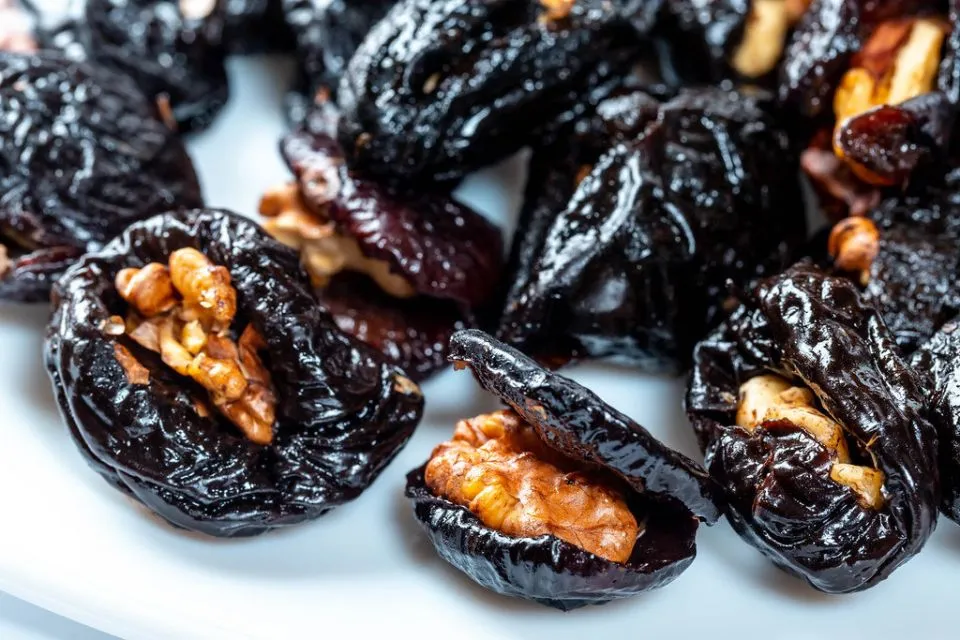 4 Tips Mengolah Kurma Biar Nggak Bosan Gitu-gitu Aja. Lebih Berselera! 5 Kurma isi