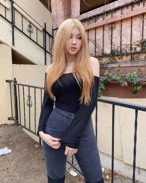 Potret Gaya Fashion Allissa Shin yang Katanya Mirip Rosé BLACKPINK 9 Allissha Shin