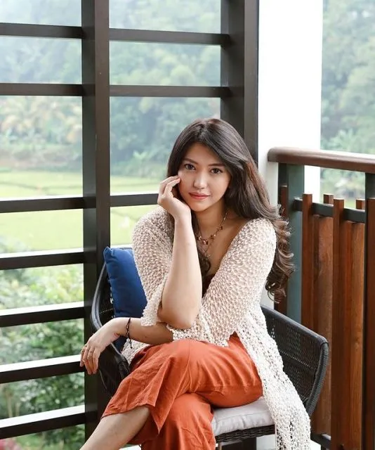 Profil Dewi Paramita, Selebgram Cantik Mantan Sekretaris Pribadi Menteri 12 Profil Dewi Paramitha Pacar Ibrahim Risyad, Selebgram Cantik Mantan Sekretaris Pribadi Menteri