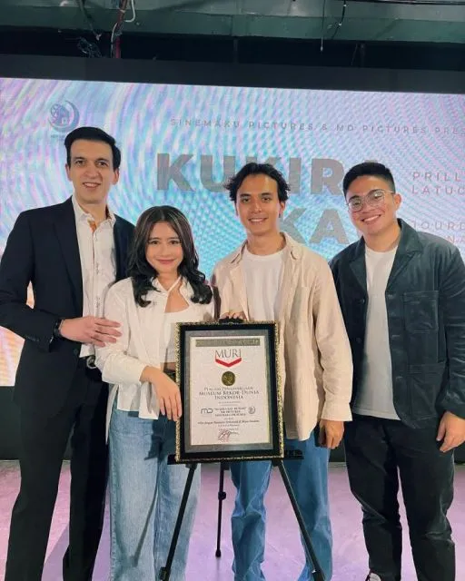 Prilly Latuconsina Enggan Bicara Soal Asmara, Pilih Fokus di Belakang Layar 4 Prilly Latuconsina saat ini fokus ke karier saja