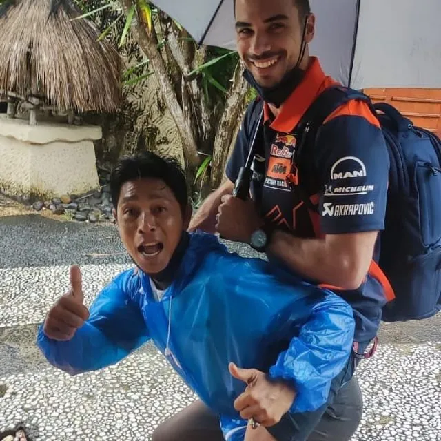 Oliveira Dedikasikan Kemenangan untuk Staf Hotel, Sandiaga Uno Ikut Beri Komentar 2 Risman bersama Miguel Oliveira