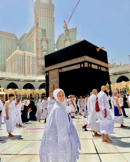 Bikin Terharu, Fuji Bongkar Impian Vanessa Untuk Umrahkan Baby Sitter Gala Sky 4 Baby sitter Gala dampingi Fuji umroh