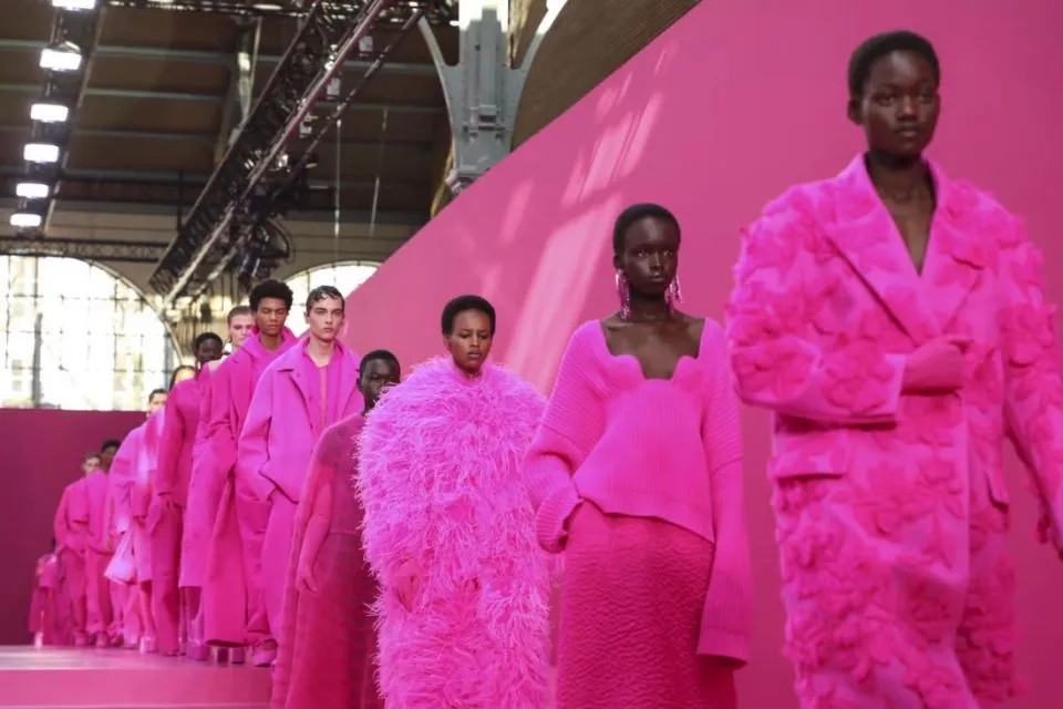 Fakta Menarik di Balik Koleksi Serba Pink Valentino di Paris Fashion Week 9 Fakta-fakta Pink Show Valentino di Paris Fashion Week