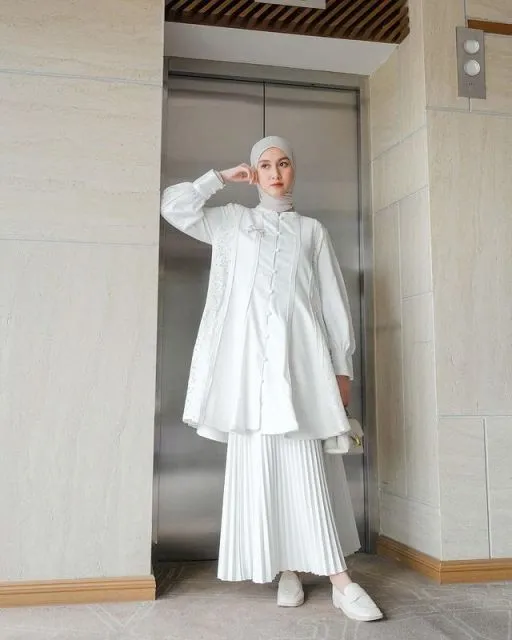 8 Ide Padu Padan Outfit Bernuansa Putih. Cocok Buat Persiapan Lebaran~ 16