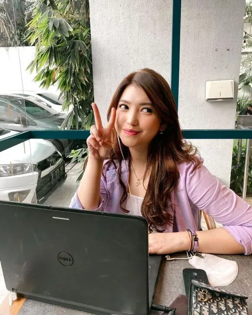 Profil Dewi Paramita, Selebgram Cantik Mantan Sekretaris Pribadi Menteri 8 Profil Dewi Paramitha Pacar Ibrahim Risyad, Selebgram Cantik Mantan Sekretaris Pribadi Menteri