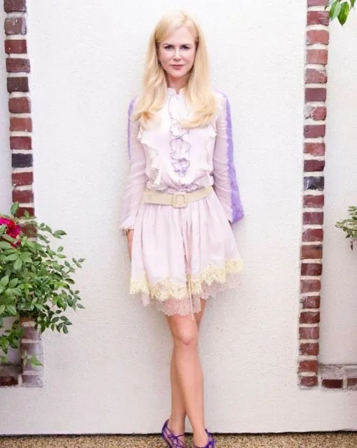 8 Potret Fashion Nicole Kidman yang Wajahnya jadi Meme Sepulang Oscar 10 Potret Nicole Kidman