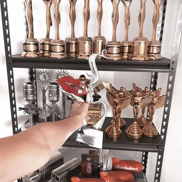 Artis Indonesia yang Paling Banyak Mendapat Penghargaan. Bertalenta! 14 Rak piala Agnezmo
