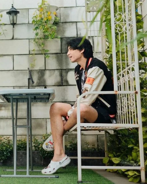 10 Potret Gaya Kece dan Modis ala Devano Danendra. Fashionable Abis! 13 style Devano Danendra
