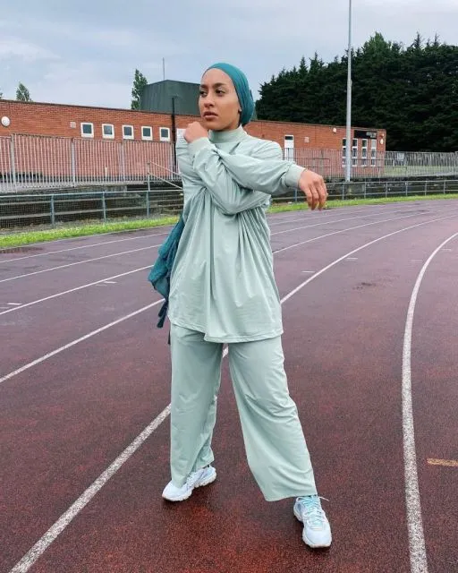 Muslimah Berhijab yang Punya Karier Cemerlang di Dunia Fesyen Internasional 7 Perempuan berhijab yang geluti industri fesyen internasional