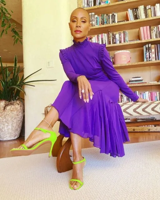 Potret Gaya Elegan Jada Pinkett Smith, Tetap Cantik Walau Rambut Dipangkas Habis 14 Style Jada Pinkett Smith