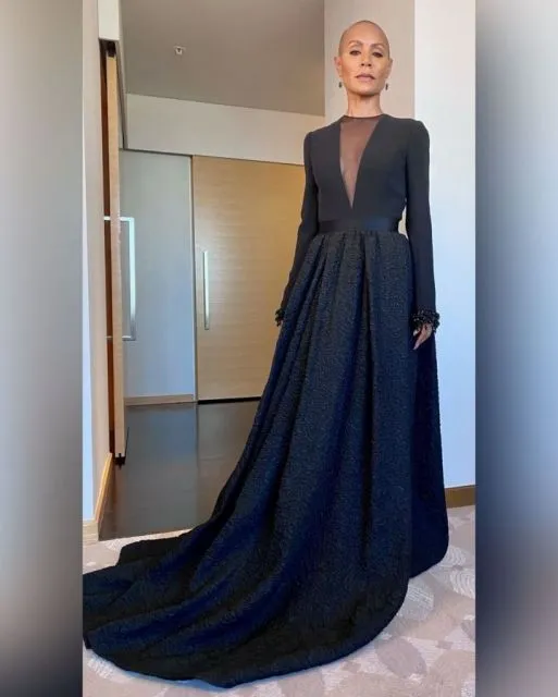 Potret Gaya Elegan Jada Pinkett Smith, Tetap Cantik Walau Rambut Dipangkas Habis 13 Style Jada Pinkett Smith