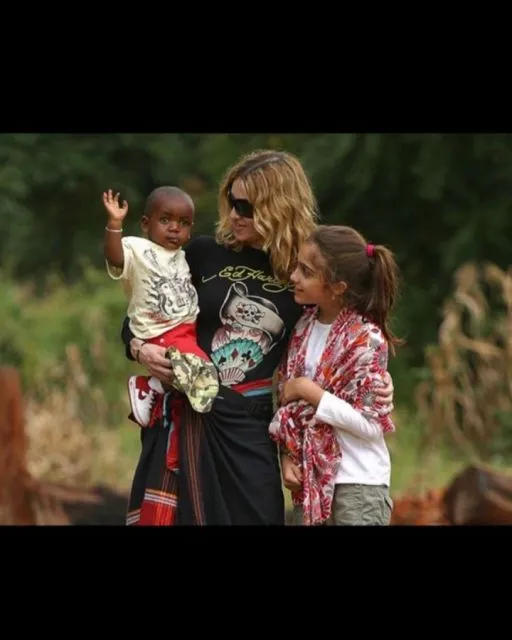 8 Artis Hollywood yang Memilih untuk Adopsi Anak. Ada Angelina Jolie 10 Madonna