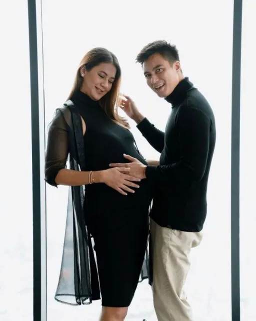 10 Potret Stylish Para Selebritas Saat Hamil. Aura Cantiknya Terpancar Maksimal! 17 Outfit hamil seleb
