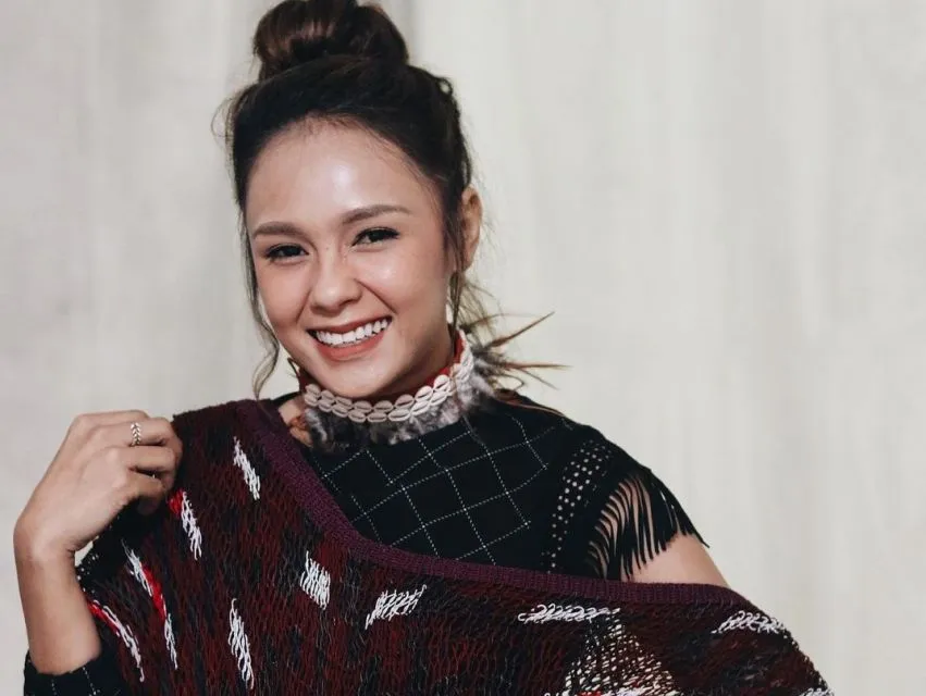 Potret Gaya Angie Ang, Presenter Cantik yang Dapat Hadiah dari Marc Marquez 13 angie ang