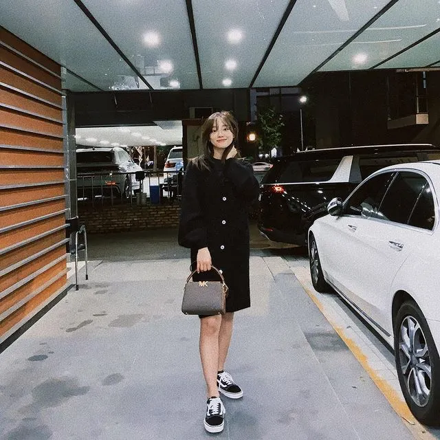 Inspirasi Outfit ala Kim Se Jeong, dari Office Look sampai Kasual. Manis! 12 potret gaya simpel Kim Se Jeong bintang drama A Business Proposal