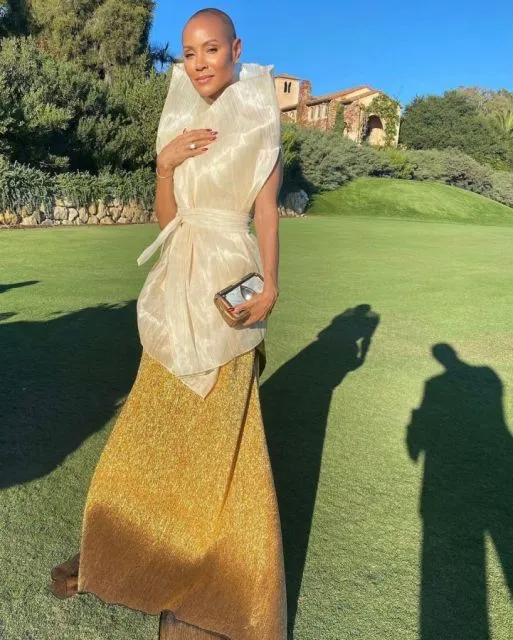 Potret Gaya Elegan Jada Pinkett Smith, Tetap Cantik Walau Rambut Dipangkas Habis 12 Style Jada Pinkett Smith