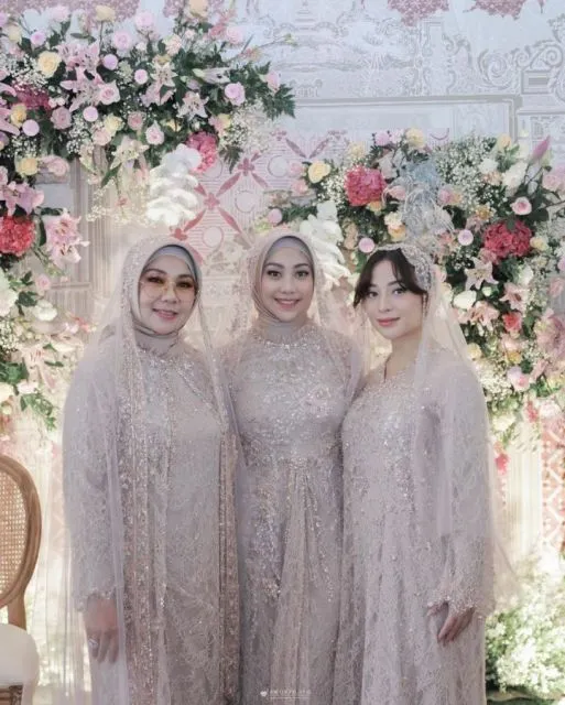 Inspirasi Busana Pengajian Pranikah ala Seleb terbaru. Santun dan Elegan! 10 Pengajian pranikah seleb terbaru