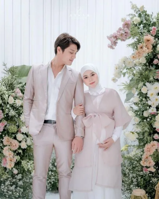 10 Potret Stylish Para Selebritas Saat Hamil. Aura Cantiknya Terpancar Maksimal! 19 Outfit hamil seleb