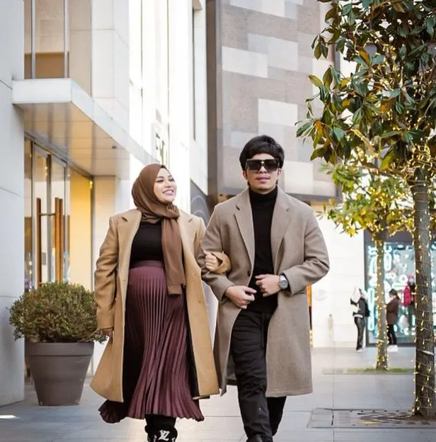 10 Potret Stylish Para Selebritas Saat Hamil. Aura Cantiknya Terpancar Maksimal! 15 Outfit hamil seleb