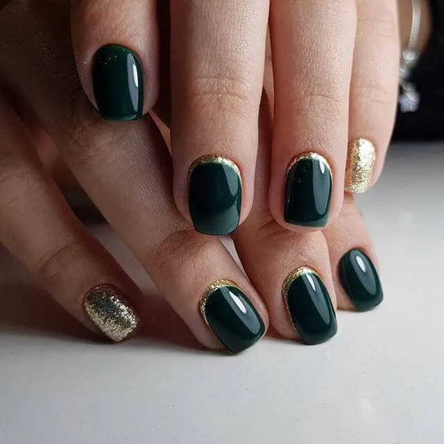 Ide Reverse French Manicure. Gaya Nail Art Cantik yang Lagi Banyak Peminatnya 23 reverse french manicure