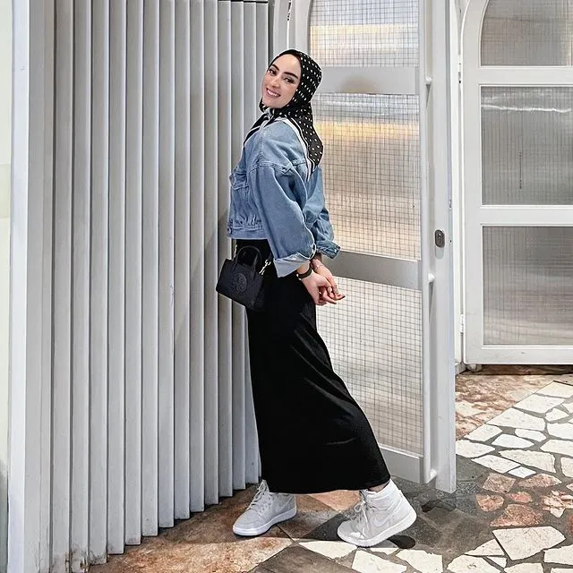 Potret Gaya Fashion Dinan Nurfajrina, Istri Doni Salmanan. Stylish! 16 Potret gaya Dinan Nurfajrina istri Doni Salmanan