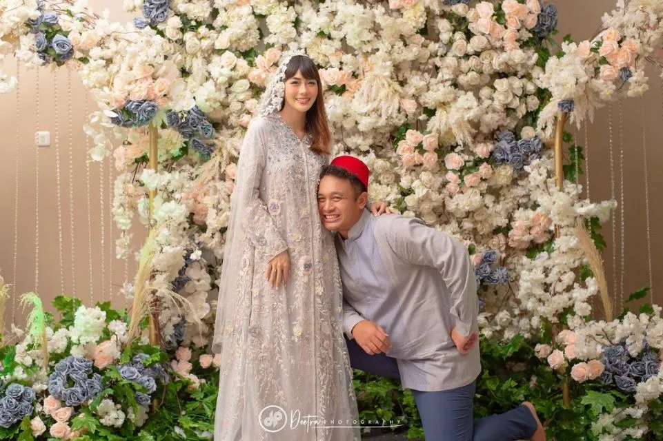 Ide Busana Tasyakuran Kehamilan ala Seleb 14 Inspirasi busana tasyakuran artis