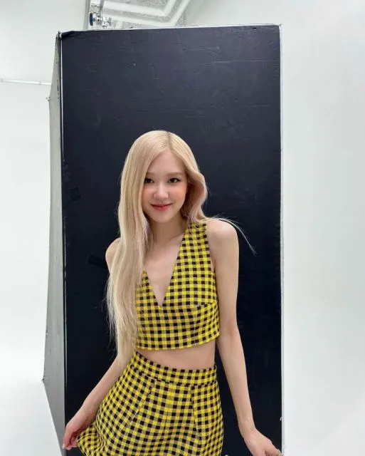 10 Vokalis Utama Grup K-Pop Terbaik Choeaedol. Ada Baekhyun EXO dan Jungkook BTS! 16 Rose Blackpink