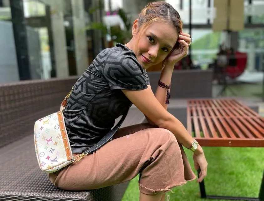 Potret Gaya Angie Ang, Presenter Cantik yang Dapat Hadiah dari Marc Marquez 20 angie ang