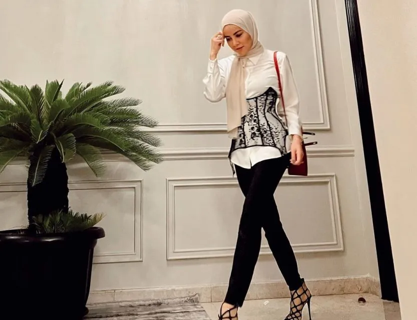 7 OOTD Hijab Olla Ramlan yang Simpel dan Berkelas. Bisa Disontek nih~ 9 OOTD Olla Ramlan