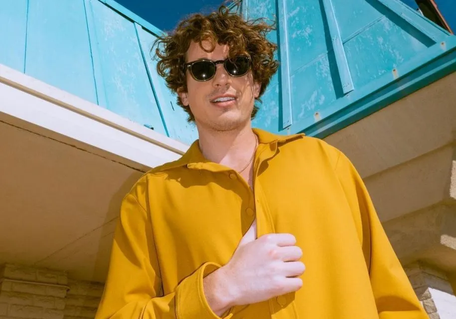 Charlie Puth Ungkap Kesedihan Patah Hati di Lagu Terbaru Charlie Puth rilis lagu terbaru bertajuk That's Hillarious.