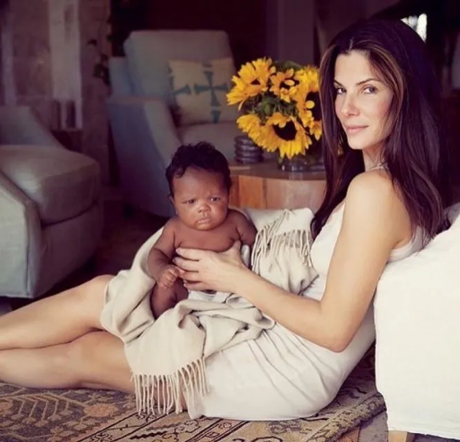 8 Artis Hollywood yang Memilih untuk Adopsi Anak. Ada Angelina Jolie 11 Sandra Bullock
