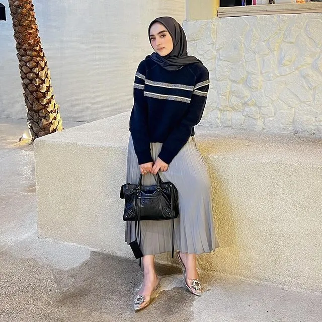 Potret Gaya Fashion Dinan Nurfajrina, Istri Doni Salmanan. Stylish! 13 Potret gaya Dinan Nurfajrina istri Doni Salmanan