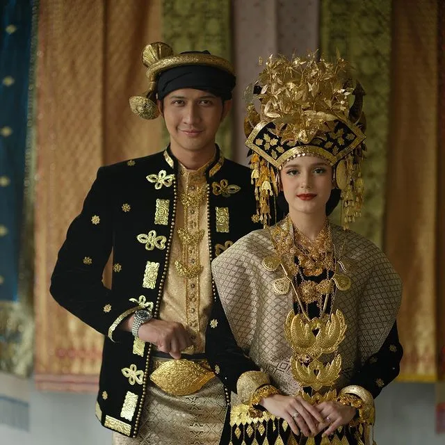 Aditya Zoni dan Yasmine Ow Gelar Resepsi Mei 2022, Benarkan Telah Menikah Siri 4 Aditya Zoni Bocorkan Konsep Pernikahannya dengan Yasmine Ow yang Akan Digelar Mei 2022