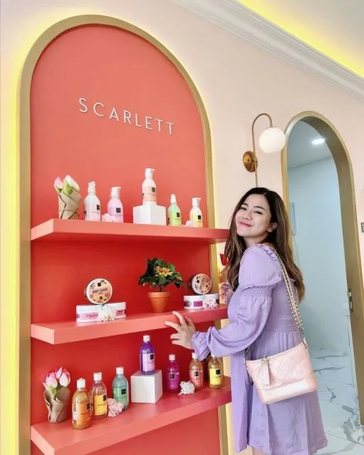 Selebritas dan Influencer Indonesia yang Memiliki Brand Kecantikan Sendiri 9 Seleb dan influencer yang miliki brand kecantikan.