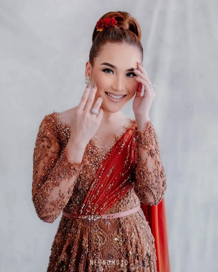 6 Artis yang Pernah Dipecat dari Program Televisi. Siapa Saja? 12 Ayu Ting Ting