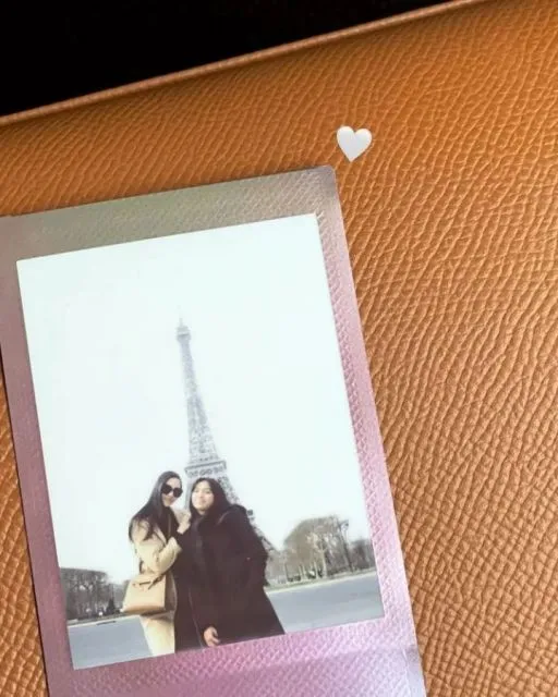 7 Potret Kedekatan Ariel Noah dan Alleia di Paris, Anya Geraldine Jadi Sorotan 10 Ariel Noah dan Alleia di Paris, Anya Geraldine ikut disorot