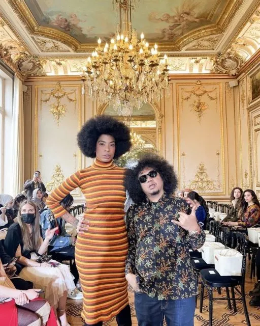 Gaya Busana Seleb Indonesia Bangga Pakai Batik di Paris Fashion Week 2022 17 artis indonesia pakai batik di paris