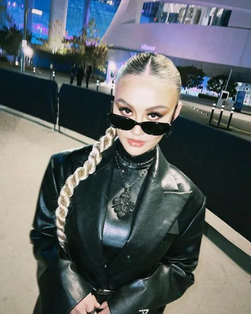 Outfit Serba Hitam Agnez Mo di Billboard Women in Music Awards 2022 4 Agnes Mo tampil serba hitam di acara Billboard Women In Music Award 2022