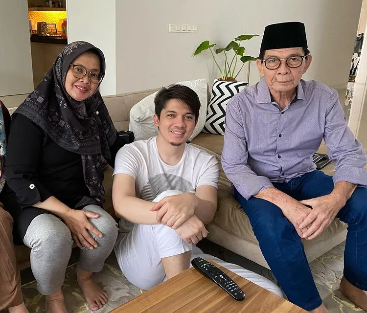 Irwansyah Ulang Tahun ke-37, Ungkap Kerinduan pada Orang Tua 3 Irwansyah ulang tahun ke-37