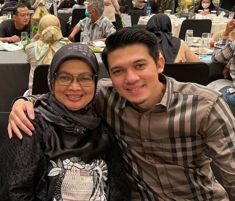 Irwansyah Ulang Tahun ke-37, Ungkap Kerinduan pada Orang Tua 4 Irwansyah ulang tahun ke-37