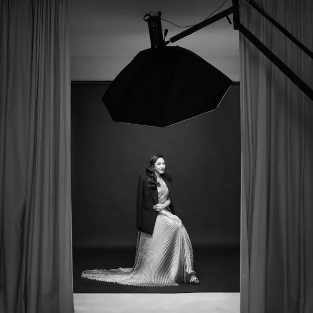 8 Potret Prewedding Putri Tanjung-Guinandra. Bertema Kasual dan Adat yang Simpel 16 foto prewedding putri tajung dan guinandra