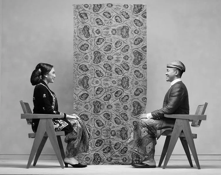 8 Potret Prewedding Putri Tanjung-Guinandra. Bertema Kasual dan Adat yang Simpel 13 foto prewedding putri tajung dan guinandra