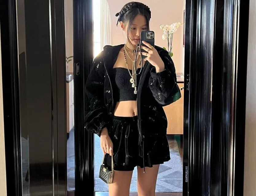 Gaya Jennie BLACKPINK di Paris Fashion Week 2022. Manis Pakai Serba Hitam! 6 Jennie Blackpink Paris Fashion Week