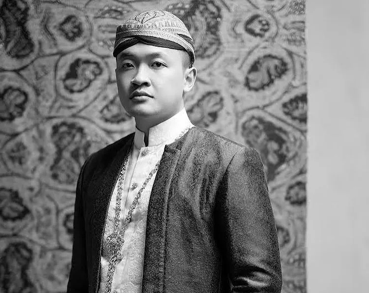 8 Potret Prewedding Putri Tanjung-Guinandra. Bertema Kasual dan Adat yang Simpel 15 foto prewedding putri tajung dan guinandra