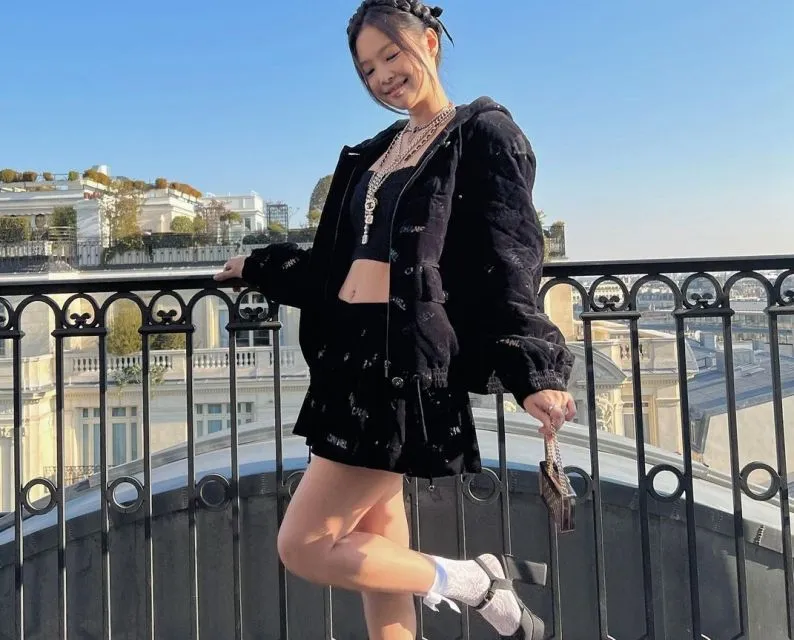 Gaya Jennie BLACKPINK di Paris Fashion Week 2022. Manis Pakai Serba Hitam! 10 Jennie Blackpink Paris Fashion Week