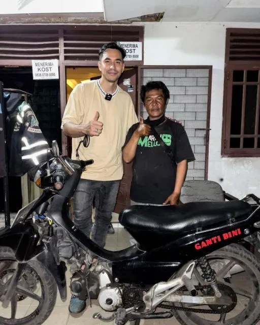Darius Sinathrya Bantu Restorasi Motor Milik Ojol yang Viral Kena Tilang 2 Darius Sinathrya