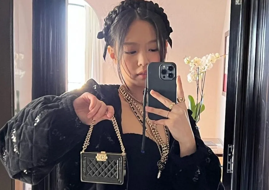 Gaya Jennie BLACKPINK di Paris Fashion Week 2022. Manis Pakai Serba Hitam! 7 Jennie Blackpink Paris Fashion Week