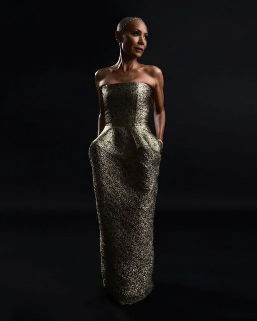 Potret Gaya Elegan Jada Pinkett Smith, Tetap Cantik Walau Rambut Dipangkas Habis 17 Style Jada Pinkett Smith