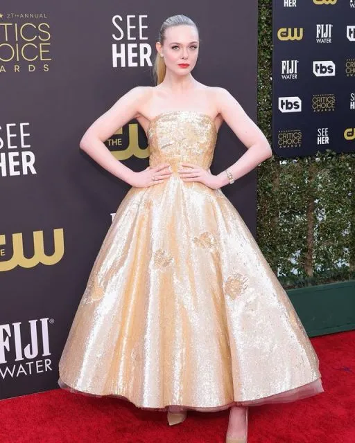 8 Gaya Artis di Critics Choice Awards 2022. Semua Tampil Memukau! 13 Penampilan Artis di Critics Choice Awards 2022