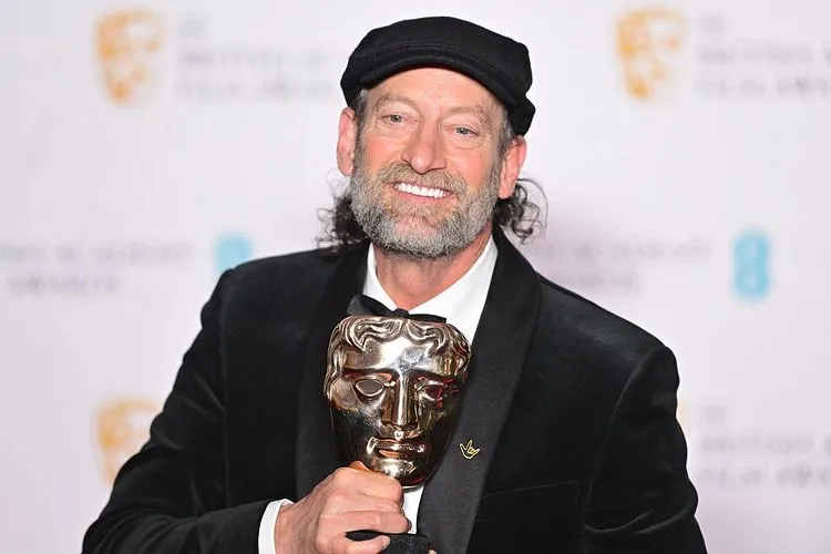 Cetak Sejarah, Aktor Tuli Troy Kotsur Menangi Ajang BAFTA 2022 2 Aktor Tuli Troy Kotsur Menangi Ajang BAFTA 2022
